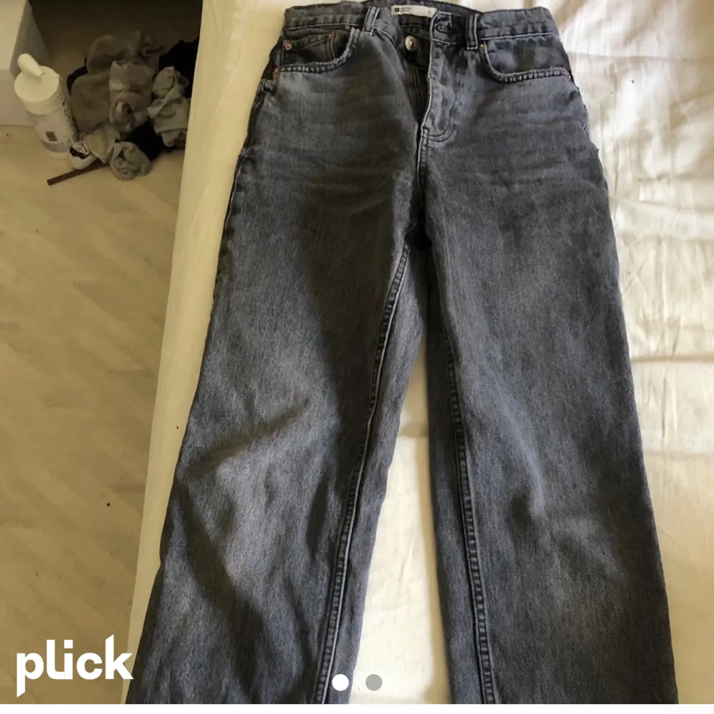 Säljer dessa zara jeans ( lånade bilder) passar 34-38!. Jeans & Byxor.