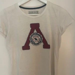 Abercrombie & Fitch t-shirt - Fin Abercrombie t-shirt i bra skick.