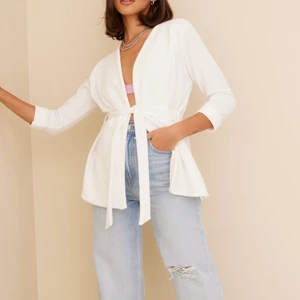 Vit kappa - Vit kappa från Nelly i storlek s, oanvänd 