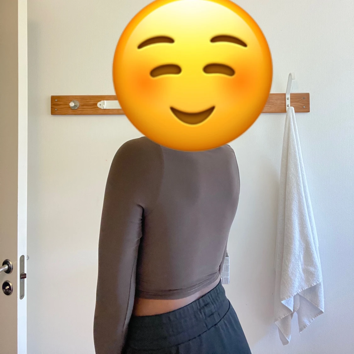 Brun långärmad blus/crop top - 90