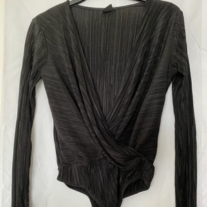 Gina Tricot Blus (M) - Ny skick