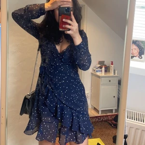 Superfin klänning - Använd en gång annars nyskick. Köpt från Sellpy men märket är Shein. Storlek 36/38