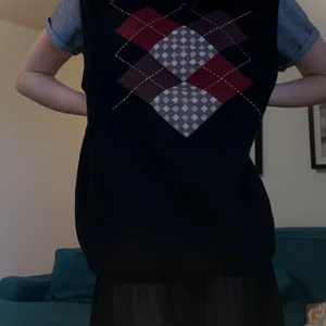 Väst - Söt väst med fina mönster och detaljer.