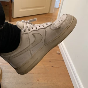 Nike air force 1 - Vita i ok skick.