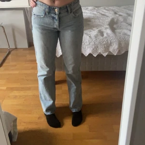 Midrise jeans - Säljer dessa fina midrise jeansen från zara ❤️ De är knappt aldrig använda så de är i fint skick. 