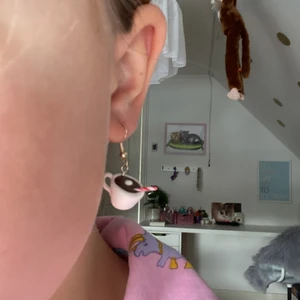 Örhängen  - Varm chokladörhängen aldrig använda 💜👂