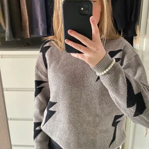 blixtröja på toppskick💓💓 - jättefin blixtröja som jag säljer just nu pga inte till någon användning🤪🦋är 160cm lång och den passar perfekt💓 Storlek : S💋  , aktiverar budgivning om många är intresserade💗💗 START PRIS: 159!