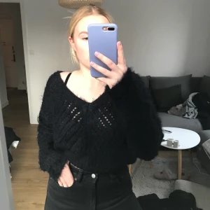 Tröja - Superfin Svart tröja från bikbok