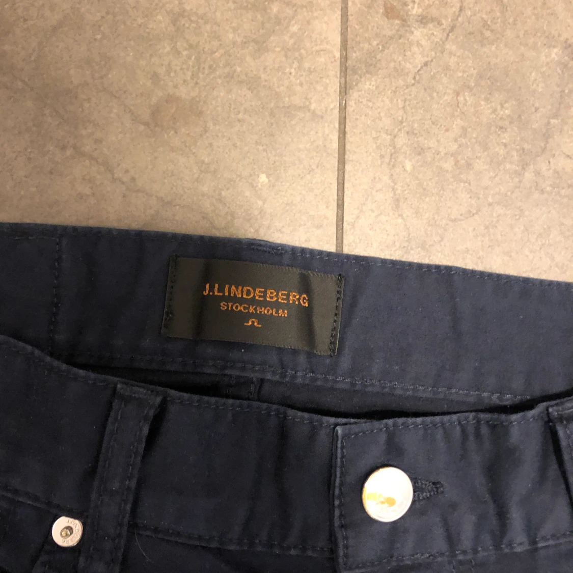 Mörkblå J Lindberg chinos  - 91