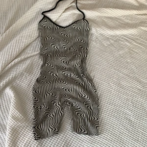 jumpsuit - zebra randig jumpsuit från bershka, den är handsydd och egengjord av mig så finns ingen likadan