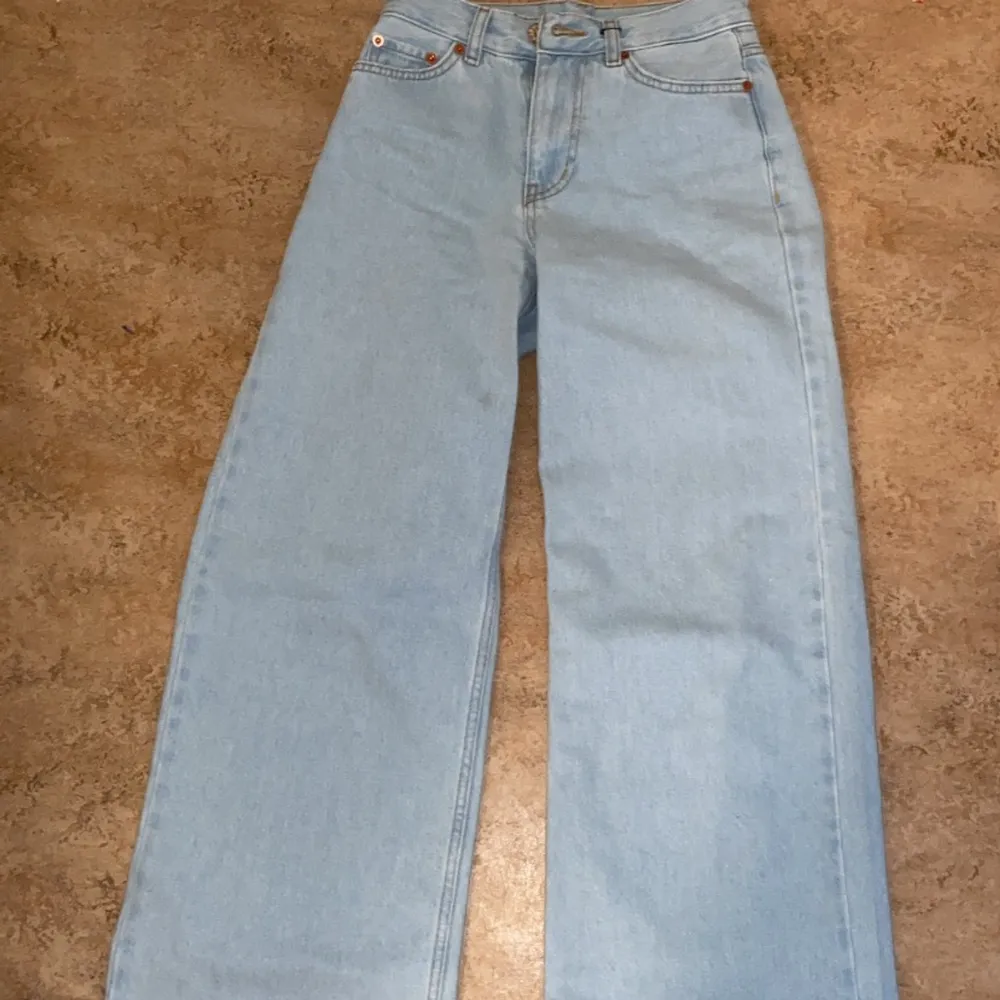 Nya jeans oanvända storlek 24. Jeans & Byxor.