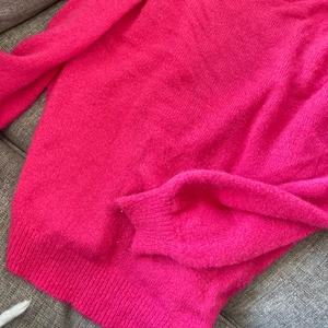 Rosa stickad  - Aldrig använd, jättefin till sommarkvällar. Storlek XS från nakd men passar S och M också