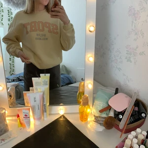 Gul collegetröja  - St xxs, från Ginatricot, välanvänd