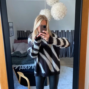 Stickad tröja - Världens gosigaste stickade tröja som tyvärr inte kommer till användning längre🥺 