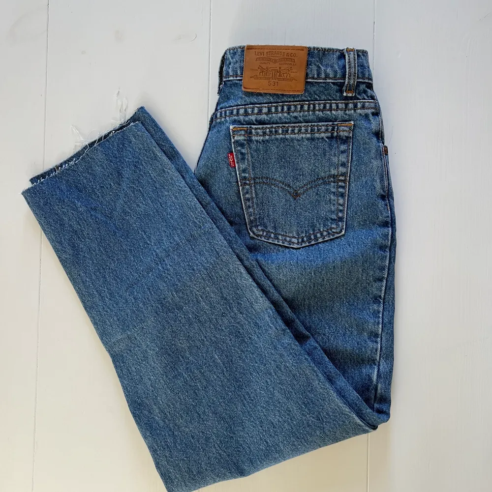 köpta på beyond retro! säljer pga att jag inte tycker dom passar mig så bra :( . Jeans & Byxor.