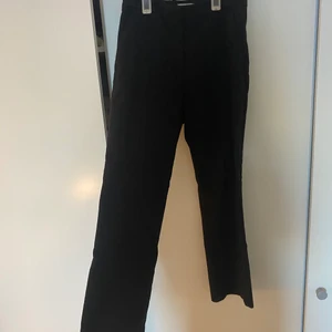 KOSTYMBYXOR H&M  - Storlek 36 en aning stora i storleken💖