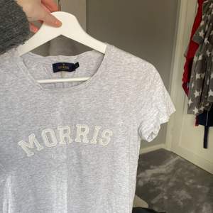 En grå fin Morris T-shirt, som aldrig används längre❤️‍🔥❤️‍🔥❤️‍🔥😔