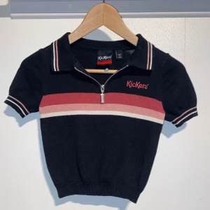 Kickers tröja - Lite croppad tröja med snygga detaljer från asos💕