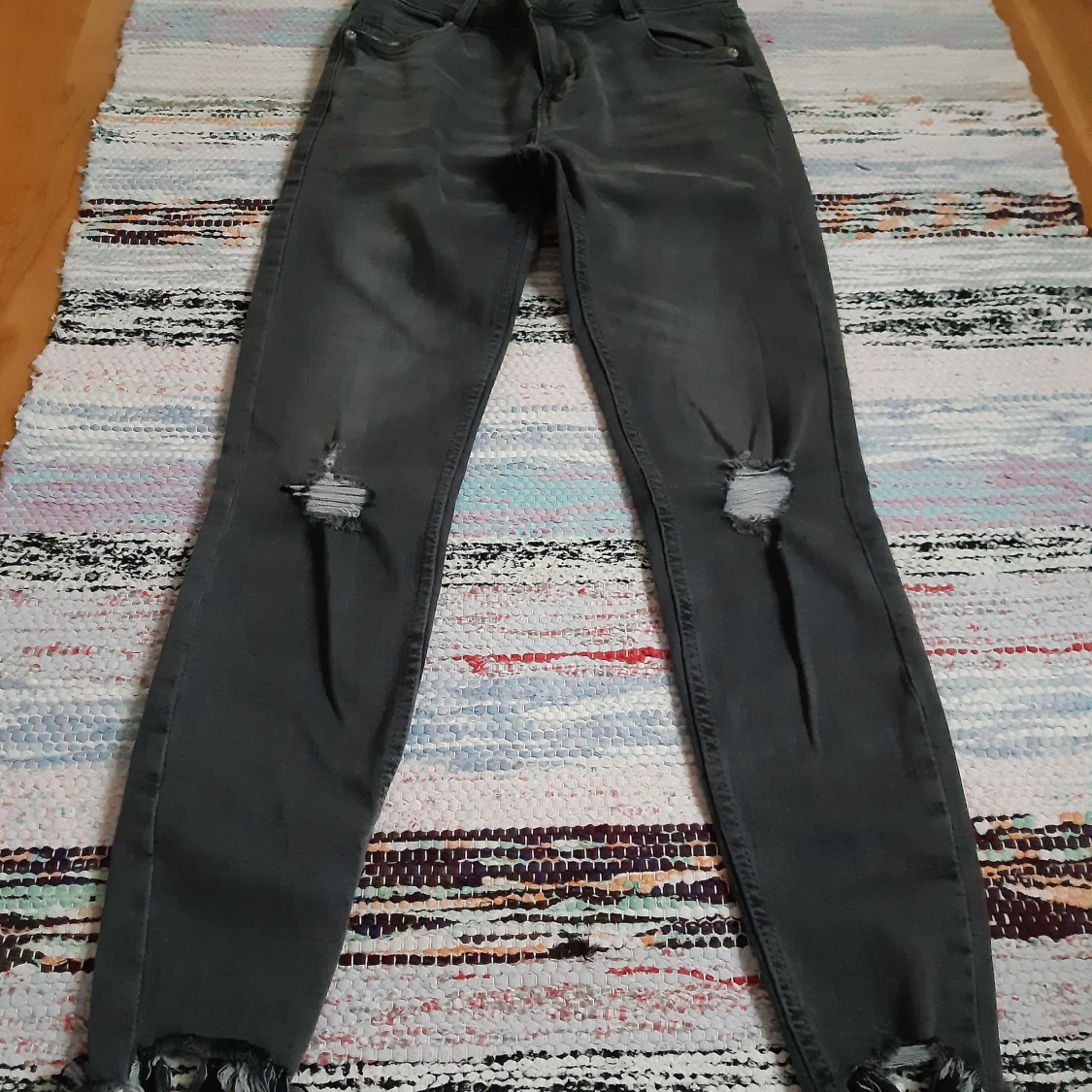Gråa jeans 