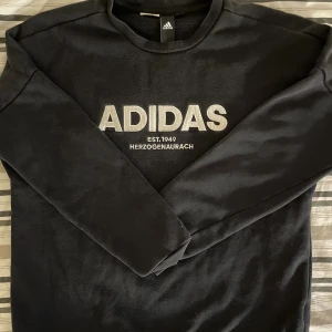 Adidas sweater - Säljer denna coola adidas- sweatshirten i fint skick!