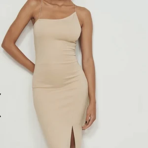 Klänning  - Aldrig använd!