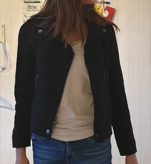 Bomuls jacka - En jätte fin bomulsjacka som tyvärr blivit för liten. Tryck inte på köp direkt!