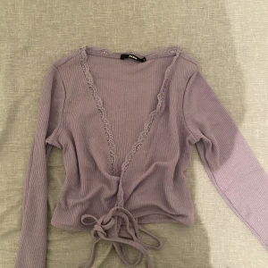 Tröja  - Kontakta för fler bilder, pris kan diskuteras!   Fraktkostnad: 24kr