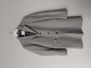 Studio Total - ROCK - Tunnare rock från Studio total.   Storlek: 48 (passar som en M/L) Skick: 9/10 Material: 60% ull, 30% polyester, 5% PA, 5% OF 