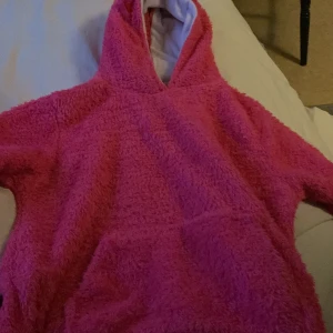 Tröja - Säljer den här jätte söta tröjan som kan bli till ett gosedjur 💗