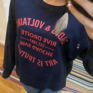 Zadig tröja - mörkblåa zadig tröja med rosa/röd text Nyskick!😍
