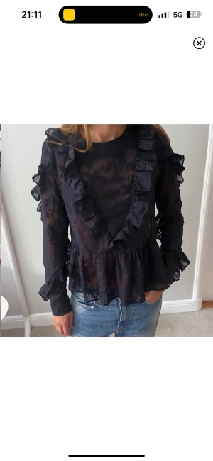 Festtopp  - Superfin topp. Storlek s. Köparen står för frakt❤️eller mötas upp på karlaplan!