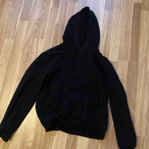 Svart hoodie  - Svart hoodie fint skick 💞