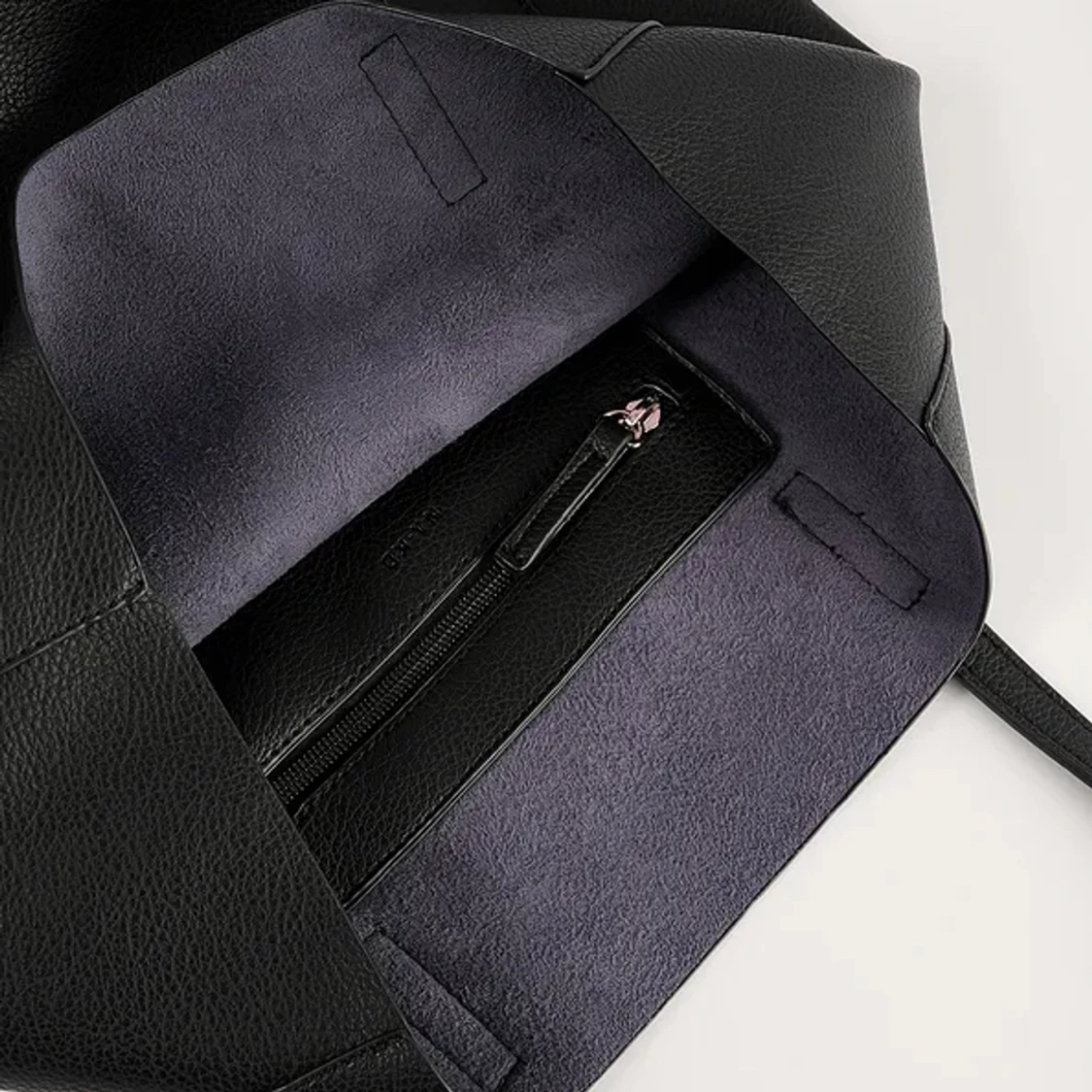 Toteväska i läderimitation  - 91