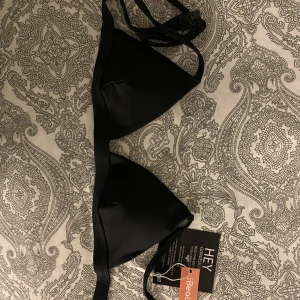 Bikini överdel - Säljer min helt oanvända bikini överdel från Nelly som köptes i fel storlek 💞