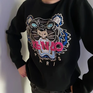 Kenzo tröja - Säljer en kenzo tröja pga den är för liten❤️❤️