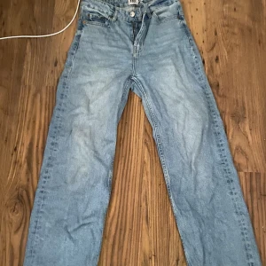Jeans  - Vida jeans med hög midja 