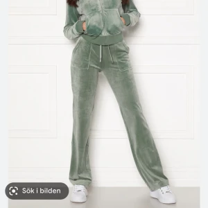 Juciy couture  - Säljer detta settet skriv vid frågor och fler bilder. Kan även tänka mig att byta mot några i xs eller xxs.