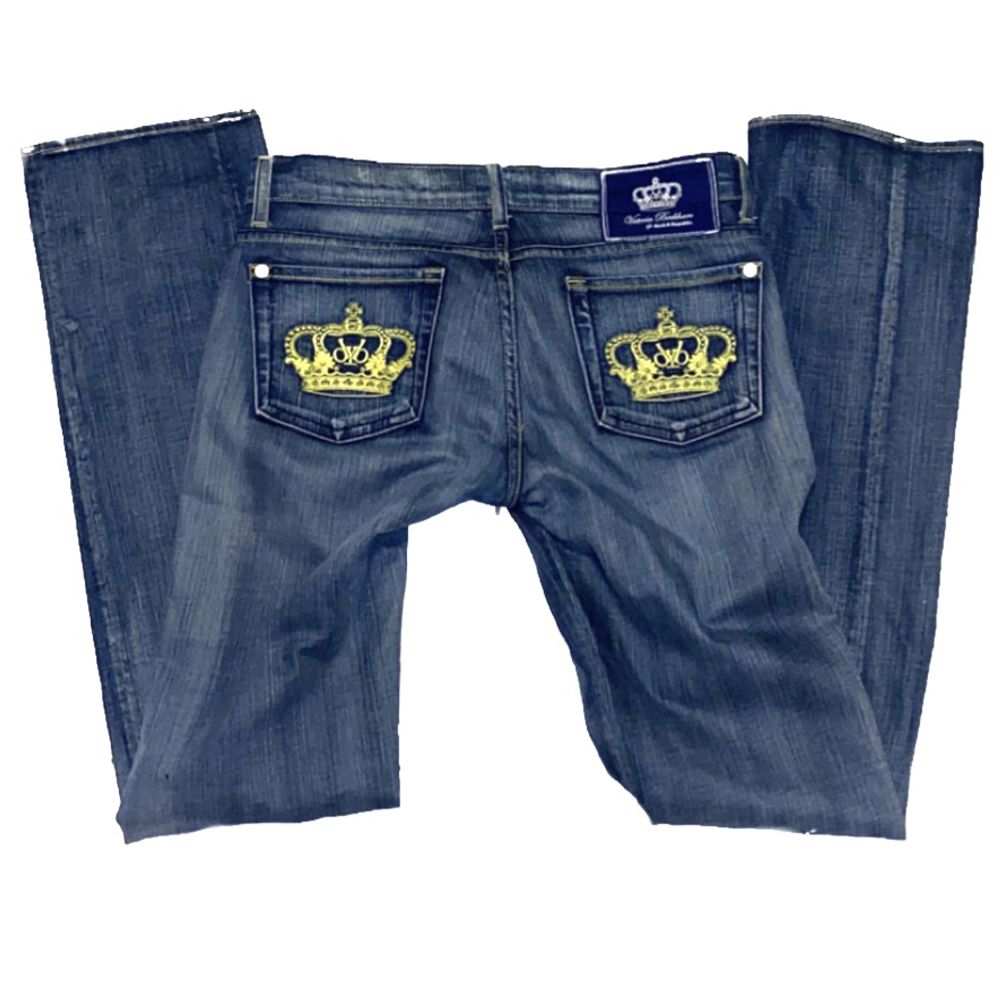 Supersnygga Victoria beckham lågmidjade bootcut jeans. Bra kvalitet, svåra att få tag på. Midja: 41cm rakt över, innerben: 88cm. Jag är 168. Jeans & Byxor.