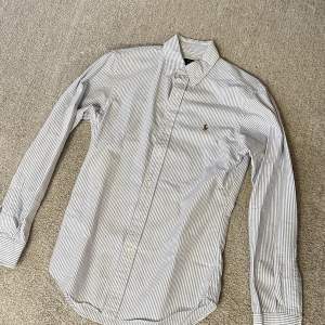 Polo Ralph Lauren skjorta, storlek S. Fint skick.