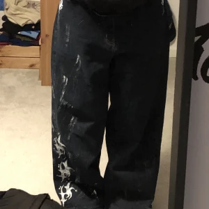 Bagge jeans - Baggy jeans, köpt secondhand, lite slitna vid hälen och annars riktigt snygga, fråga om mått 