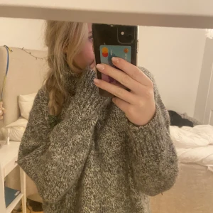 Stickad tröja  - Stickad tröja från zara💕 använd fåtal gånger💕