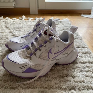 Nike  - Nike skor, väldigt fint skick! Storlek 37