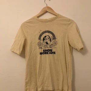 HM T-shirt  - Jättefin T-shirt med tryck från HM.❤️