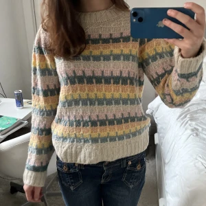 Stickad tröja!! - Säljer denna så dröömiga tröja, super mjuk o jätte fint skick❤️‍🔥❤️‍🔥