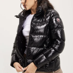 Colmar - Säljer nu min colmar vinterjacka. Använd 2 vintrar. Köpt på Jackie.  Använd super sparsamt och har inga defekter eller slitningar.  Nypris: 5700kr