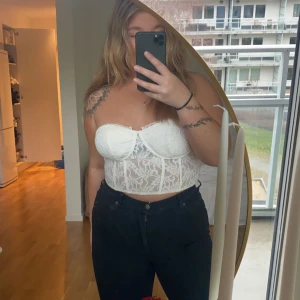 Korsett  - Topp från SHEIN, storlek L