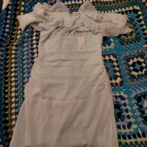 Klänning  - Klänning från Nelly trend, helt ny lapp finns kvar. Nypris 349 kr.