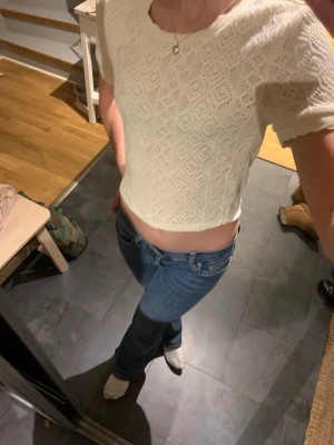 populär zara tröja - säljer min populära beiga topp från zara!🌟 så fin men kommer inte till användning. använd cirka 5 gånger och i mycket fint skick🙌🏽 tror inte att den går att köpa längre! storlek S