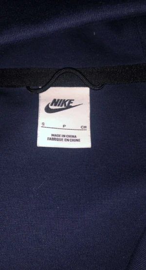 nike teech fleece str s - använder unte löngre