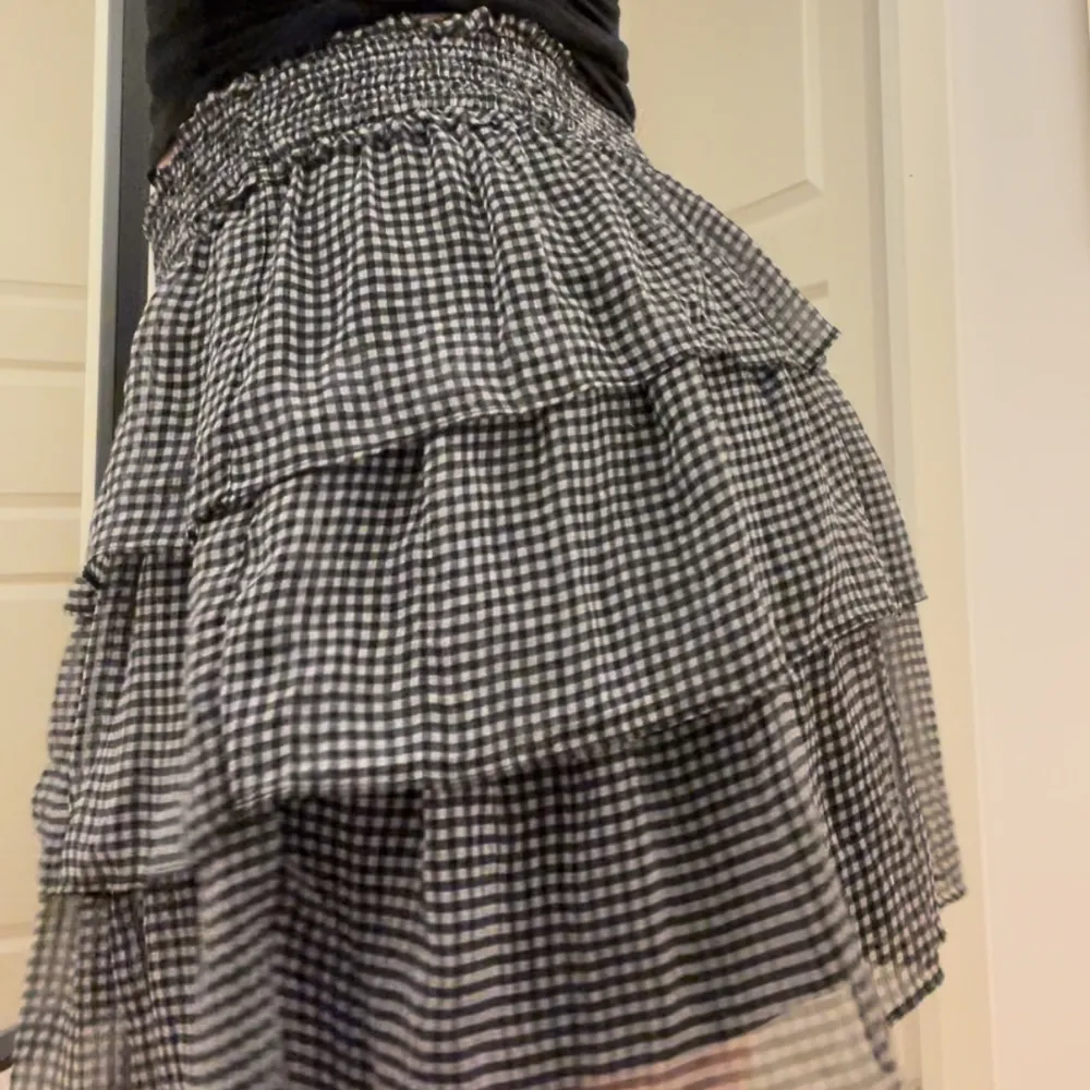Smidig kjol med resår i midjan, superskönt och härlig. Kjolar.